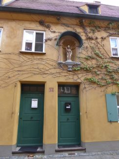 Haustüren in der Fuggerei