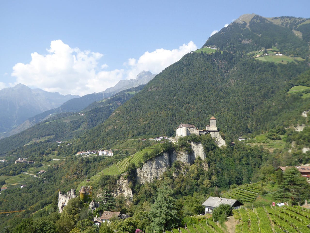 Blick aufs Schloss Tirol