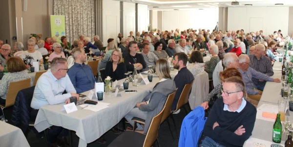 Gefüllter Saal im Gasthof zum Schützen Aarau