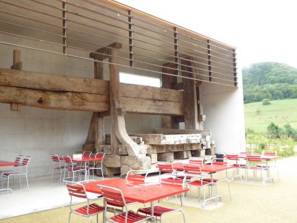 Neuer Anbau mit altem Trottbaum