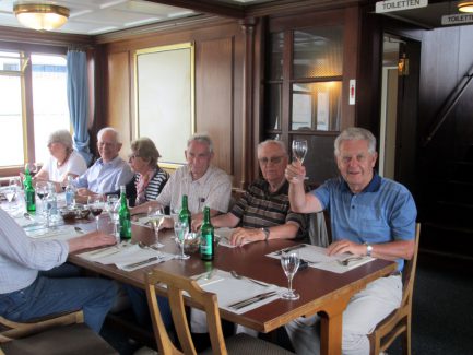 Mittagessen auf dem Schiff