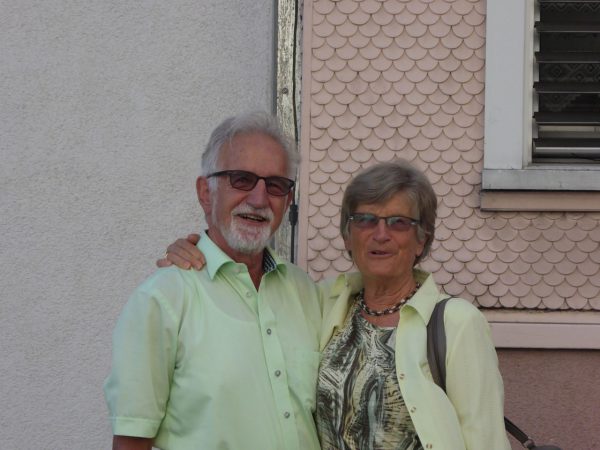 Glarner beim Znüni in Niederuzwil Glarner beim Znüni in Niederuzwil