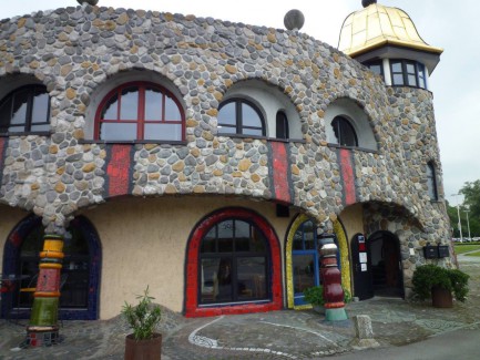 Hundertwasser-Markthalle in Altenrhein