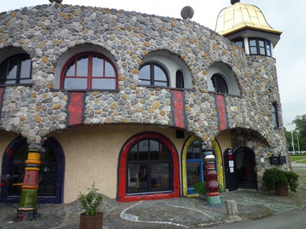 Hundertwasser-Markthalle in Altenrhein