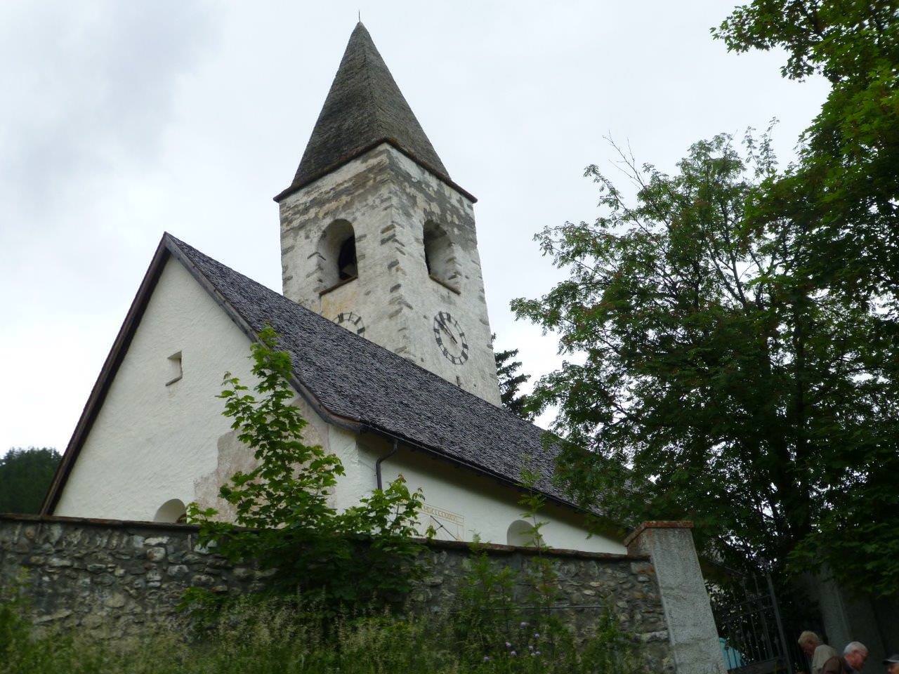Kirche von Lavin im Unterengadin