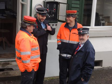 Bahnpersonal in Uniform